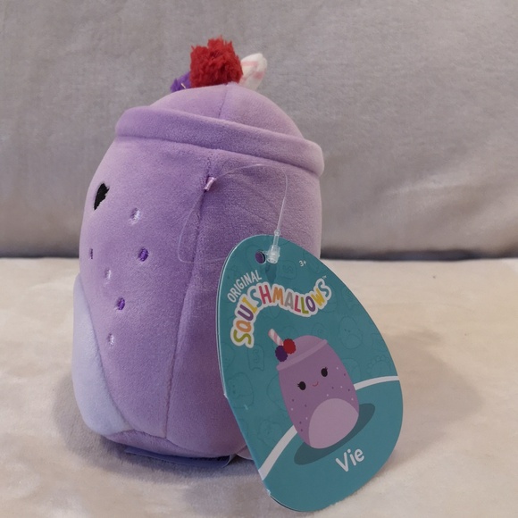 Squishmallow 5 inches Vie, purple berry smoothie cup - Picture 2 of 6